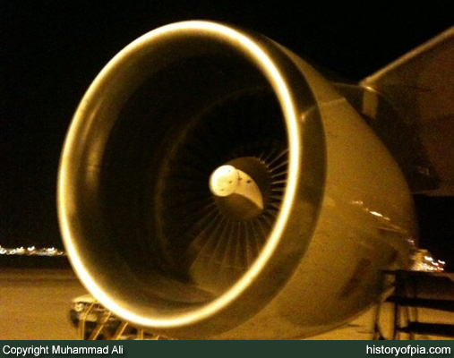 PIA Boeing 747-367
