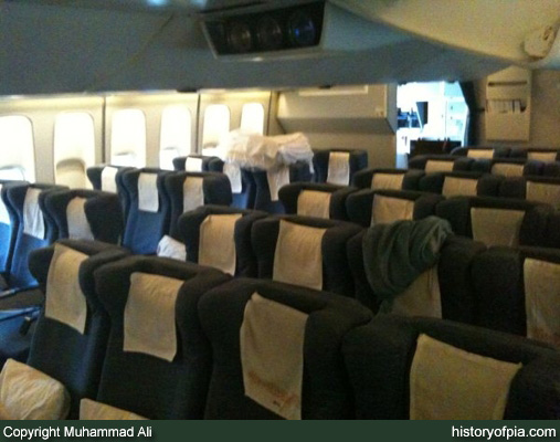 PIA Boeing 747-367