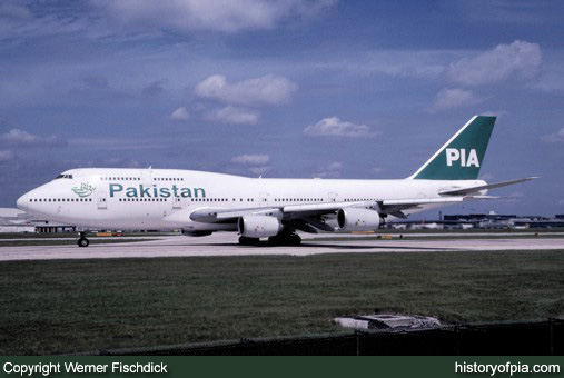 PIA Boeing 747-367