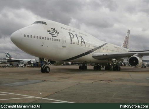 PIA Boeing 747-367