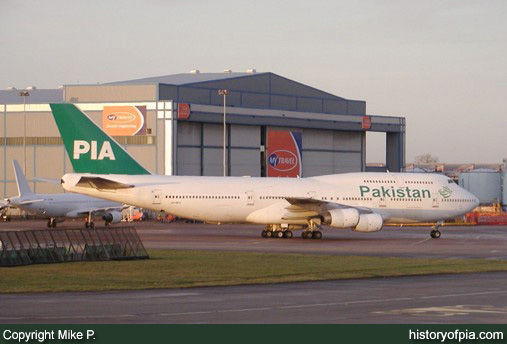 PIA Boeing 747-367