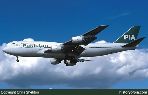 PIA Boeing 747-367