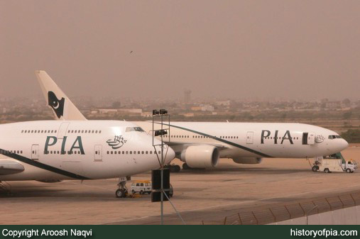 PIA Boeing 747-367