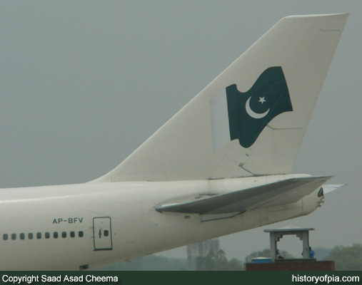 PIA Boeing 747-367