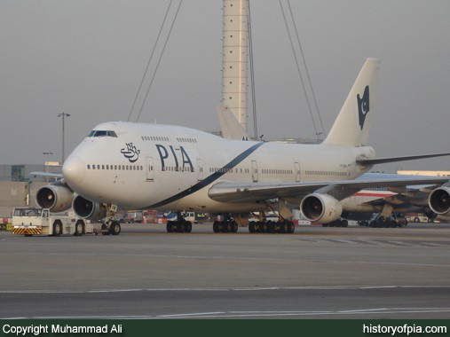 PIA Boeing 747-367