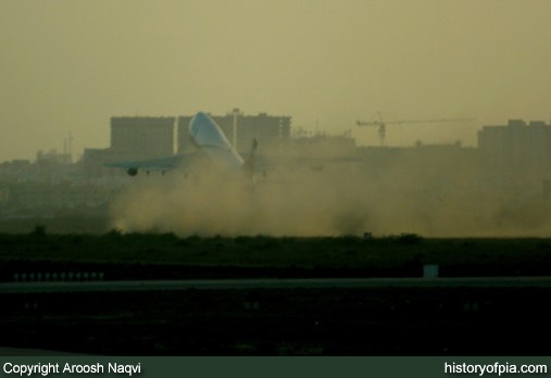 PIA Boeing 747-367