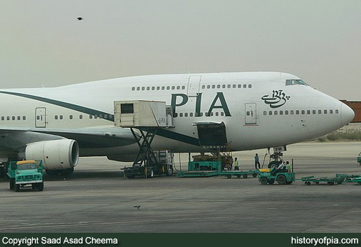 PIA Boeing 747-367