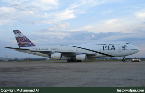 PIA Boeing 747-367