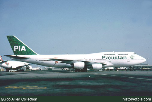 PIA Boeing 747-367