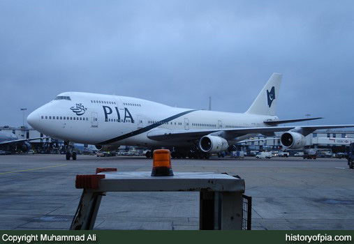 PIA Boeing 747-367