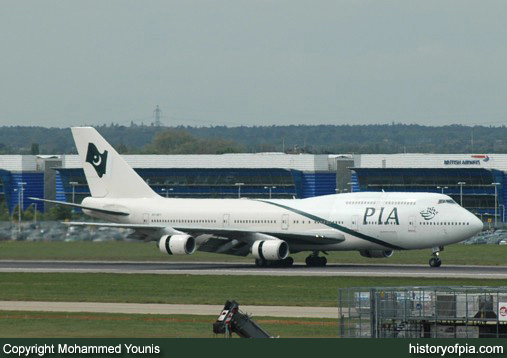 PIA Boeing 747-367