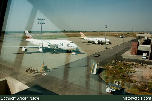 PIA Boeing 747-367