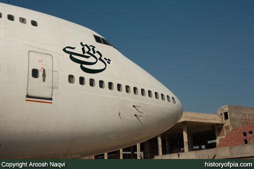 PIA Boeing 747-367