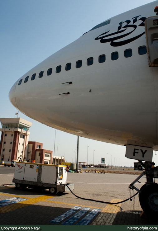 PIA Boeing 747-367
