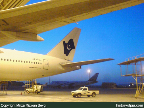 PIA Boeing 777-240ER