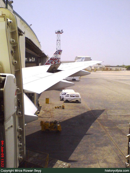 PIA Boeing 777-240ER