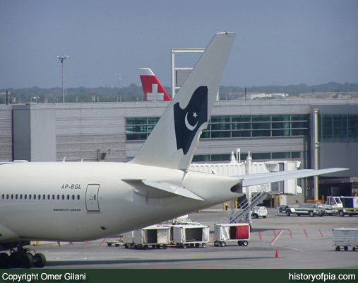 PIA Boeing 777-240ER