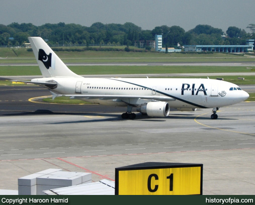 PIA Airbus A310-324ET