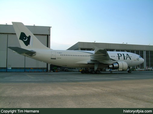 PIA Airbus A310-325ET