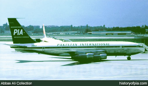 PIA Boeing 720-040B