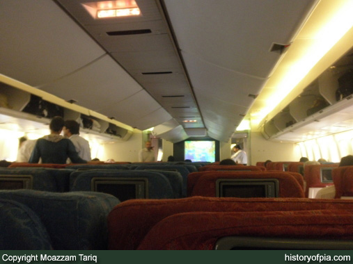 PIA Boeing 747-367